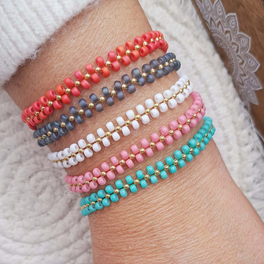 bracelets Ayaka déclinés en 5 couleurs : corail, gris, blanc, rose et turquoise
